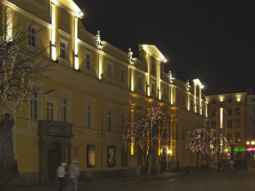 Świdnicki Rynek świątecznym wieczorem