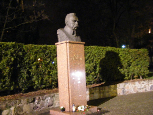 Pomnik Józefa Piłsudskiego - pl. Sprzymierzonych