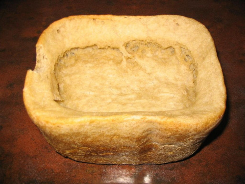 Nieudana próba wypieku chleba z miodem.
Smak jest dobry, wygląd trochę mniej.