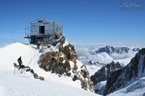 Schron Vallot na 4362 m m.p.m. Był akurat w remoncie i nieczynny.